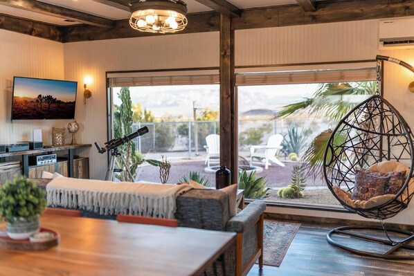 Smart TV, DVD player, music library, video library - Secluded Joshua Tree Stay | Views + Hot Tub (Twentynine Palms)