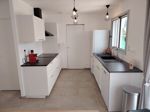 Microwave, stovetop, dishwasher - NEW HOUSE 80m2 / Wifi / Netflix / sleeps 5 / CASTLES (Tour-en-Sologne)