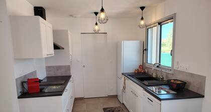 NEW HOUSE 80m2 / Wifi / Netflix / sleeps 5 / CASTLES