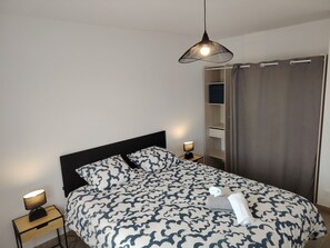 2 bedrooms, iron/ironing board, WiFi, bed sheets - NEW HOUSE 80m2 / Wifi / Netflix / sleeps 5 / CASTLES (Tour-en-Sologne)