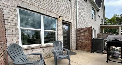Cozy 2-bedroom condo in adorable Opelika - close to Auburn University