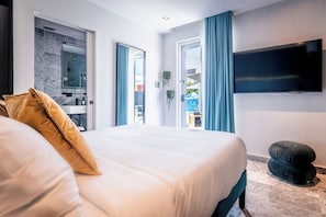 Room, 1 Queen Bed, Non Smoking, Ground Floor | Blackout drapes, iron/ironing board, free WiFi