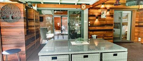 المنشأة من الداخل