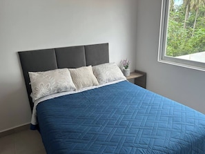 4 bedrooms, iron/ironing board, Internet, bed sheets