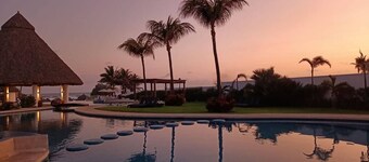 4 Bedroom Condo and Beach Club in Acapulco Diamante