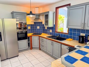Fridge, microwave, oven, stovetop - Villa with pool and carbet - Unforgettable vacations with family and friends🏝️ (Saint-François)