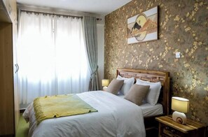 2 多间卧室、上网接入、床单