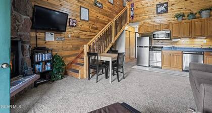 Enchanting loft with slope views & year round amentities
