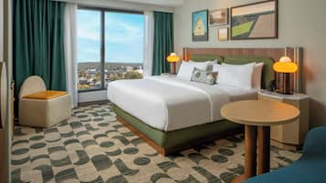 Deluxe Room, 1 King Bed, City View