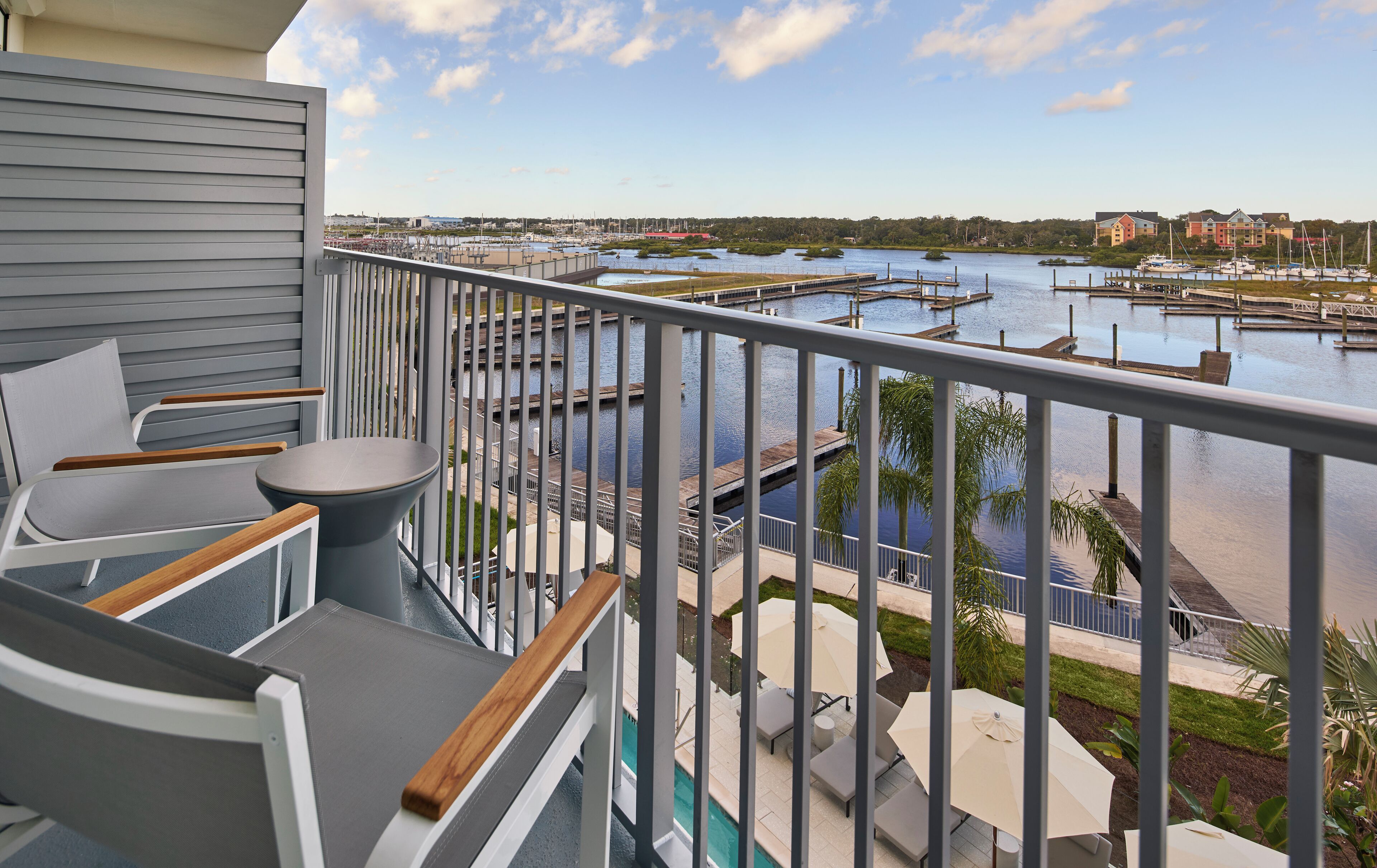 Hypo-allergenic bedding, desk, free WiFi, bed sheets