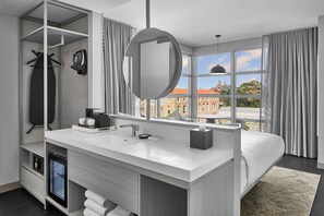 Ropa de cama hipoalergénica, escritorio, wifi gratis y ropa de cama