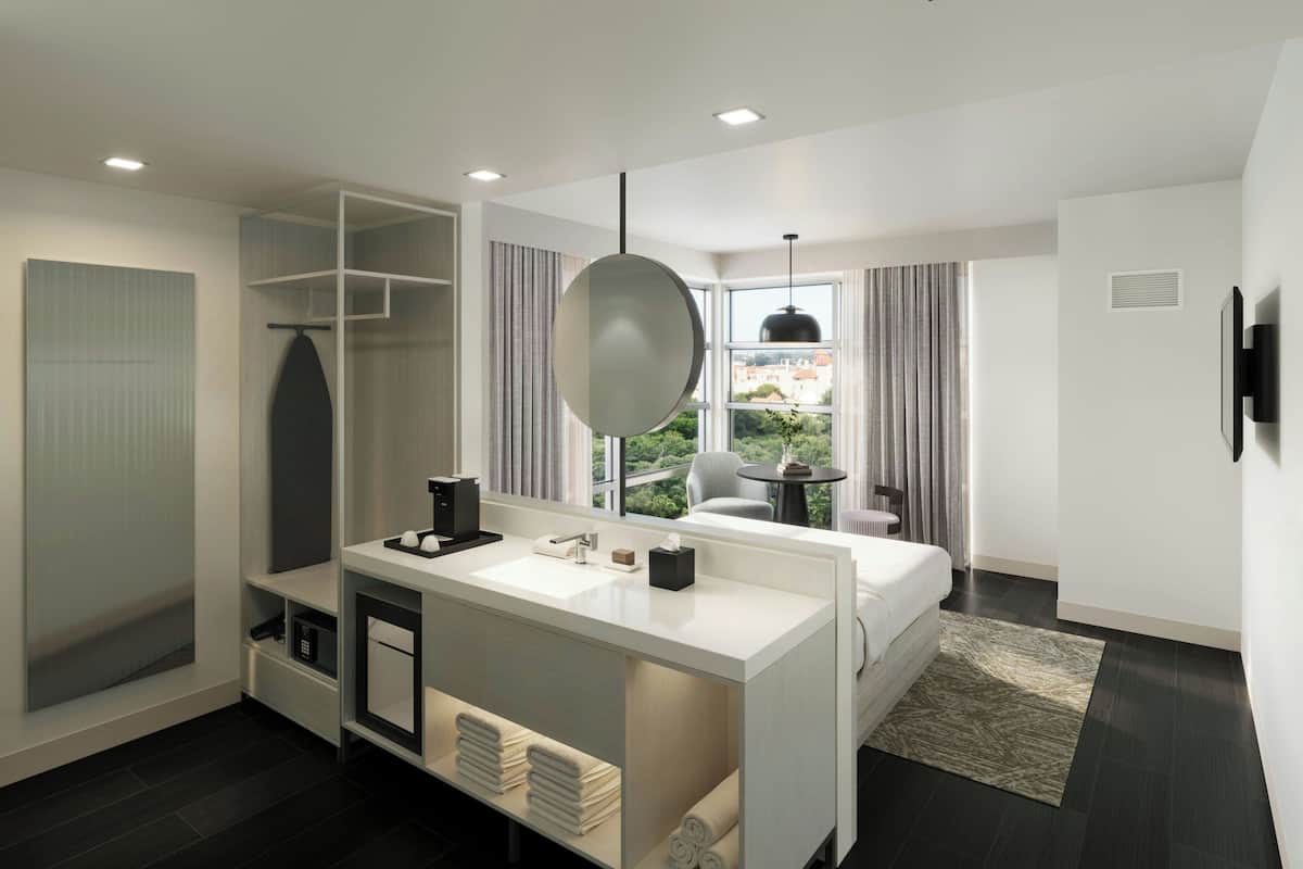 Habitación, 1 cama King size, para no fumadores, vista a la ciudad (Corner) | Ropa de cama hipoalergénica, escritorio, wifi gratis y ropa de cama
