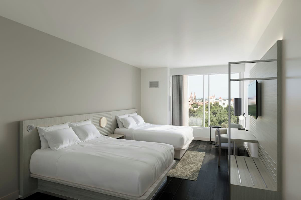 Hypo-allergenic bedding, free WiFi, bed sheets