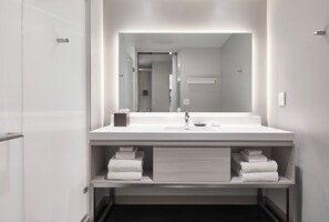 Secador de pelo, toallas