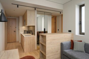 Apartamento, 1 habitación | Ropa de cama hipoalergénica, caja fuerte, escritorio