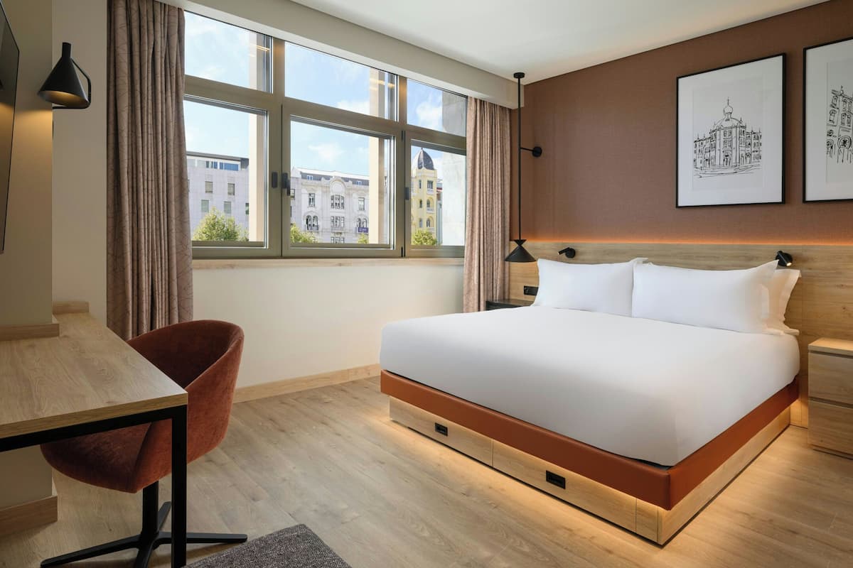 Standard Studio, 1 King Bed, City View | Hypo-allergenic bedding, in-room safe, desk, laptop workspace