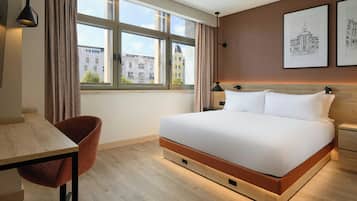 Standard Studio, 1 King Bed, City View | Hypo-allergenic bedding, in-room safe, desk, laptop workspace