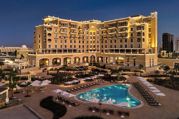 Innendørsbasseng og utendørsbasseng