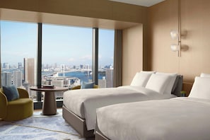 Quarto luxo, 2 camas de casal | Roupas de cama premium, frigobar, individualmente decorados
