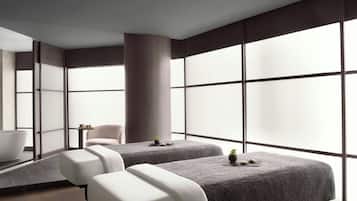 Couples treatment room(s), sauna, hot tub, steam room