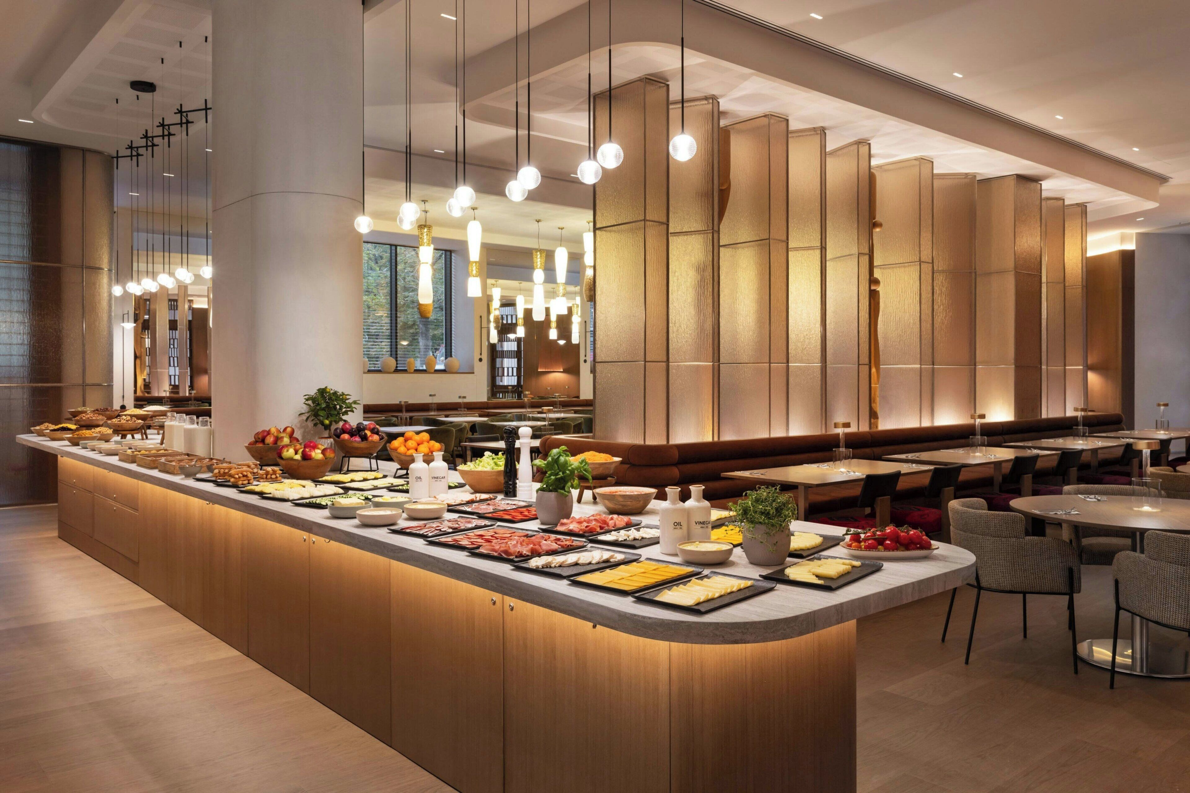 Colazione a buffet, servita tutte le mattine (20 EUR a persona) 