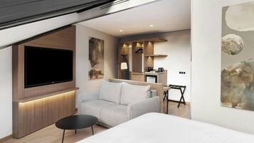 Junior-Suite, 1 King-Bett und Schlafsofa, Nichtraucher | Zimmersafe, Schreibtisch, laptopgeeigneter Arbeitsplatz