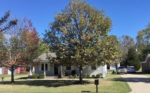 Exterior - Charming 2-bedroom house in tranquil McAlester with AC (McAlester)