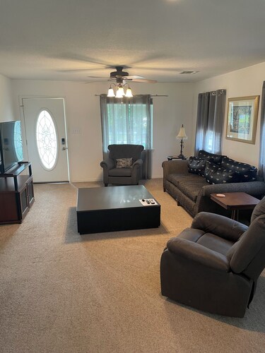 Charming 2-bedroom house in tranquil McAlester with AC