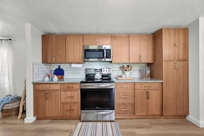 Micro-ondes, four, plaque de cuisson, lave-vaisselle