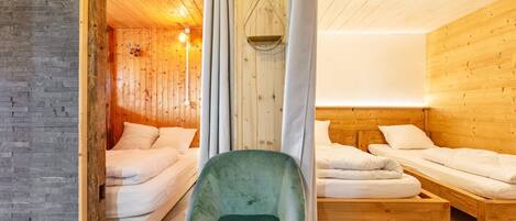 1 slaapkamer, een strijkplank/strijkijzer, gratis wifi