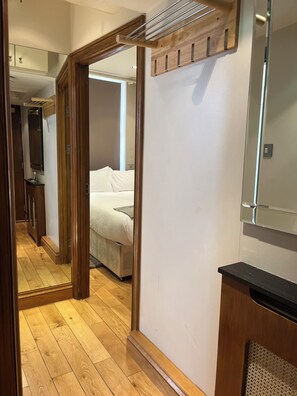 1 bedroom, in-room safe, iron/ironing board, free WiFi
