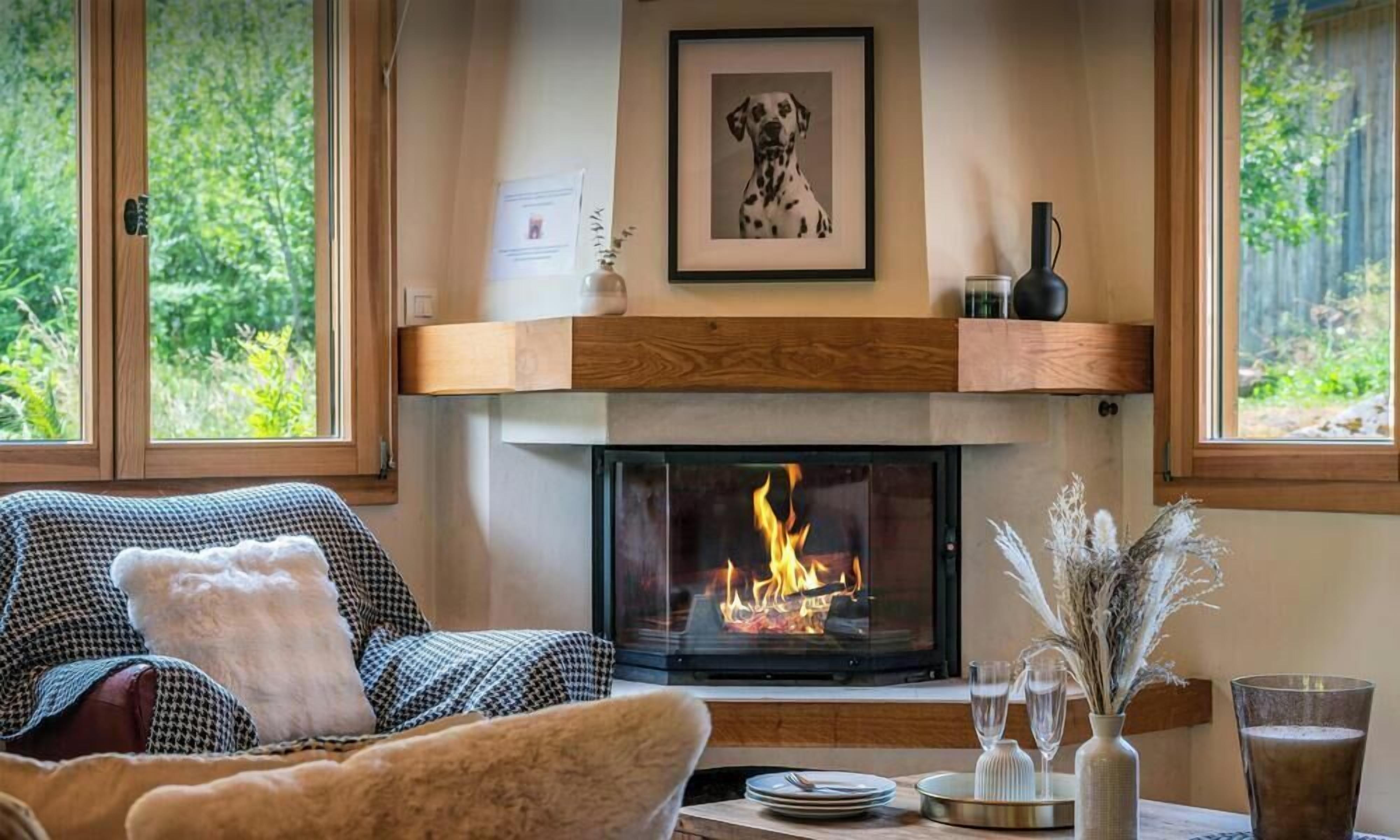 Fernseher, Kamin, Stereoanlage