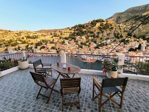 Outdoor dining - Lirenou Scala Vista - A historic Symi villa! Breathtaking views, prime location (Symi island)