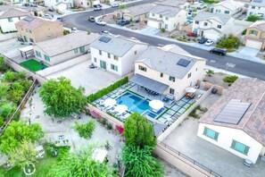 Exterior - 11 Beds,Pool table,Ping Pong,Volleyball+Basketball (Coachella)