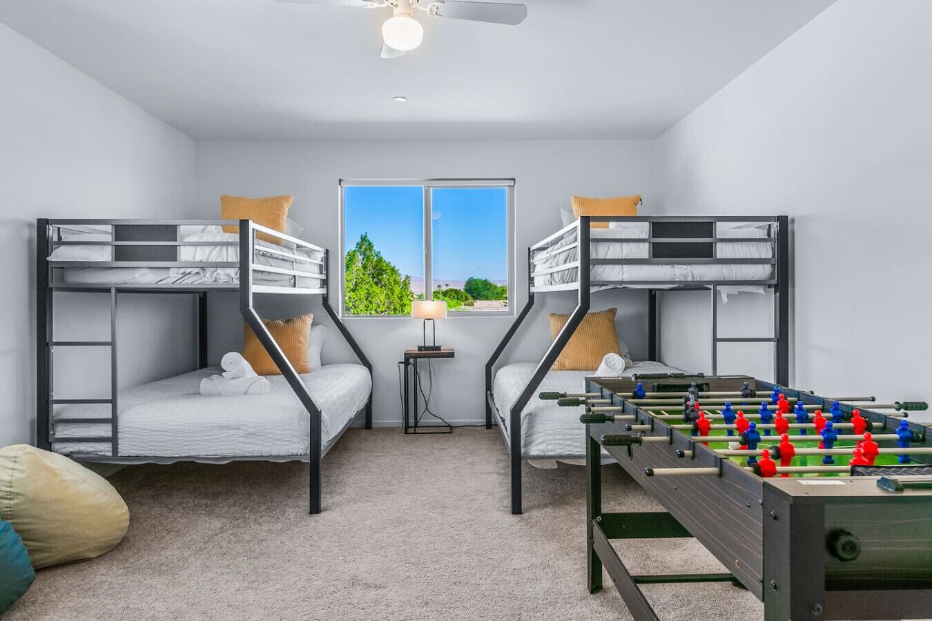 7 soveværelser, skrivebord, strygejern/strygebræt, weekendseng