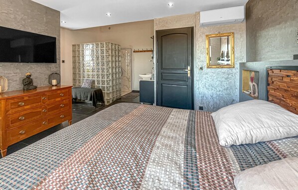4 bedrooms, free WiFi
