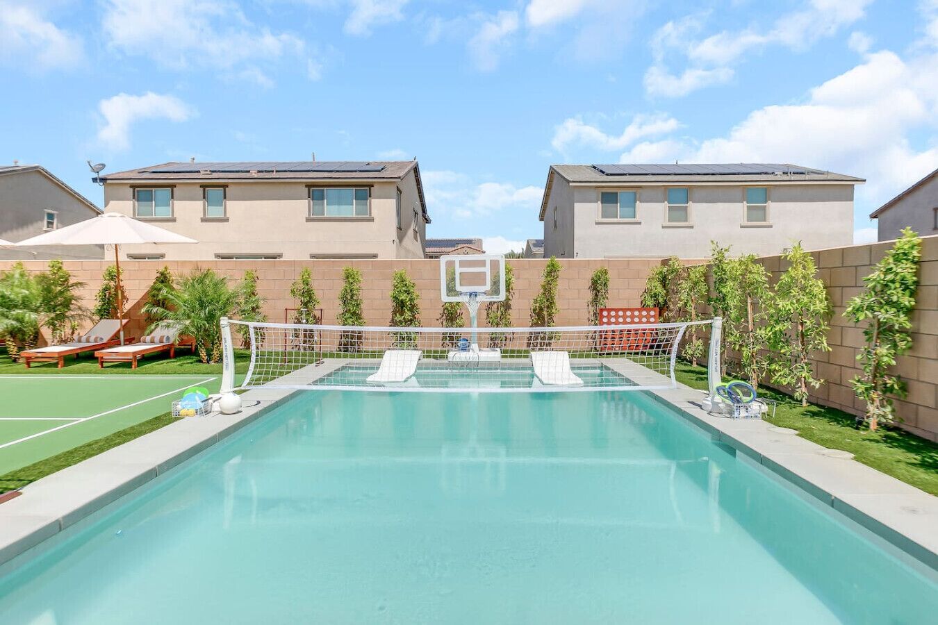 Een verwarmd zwembad