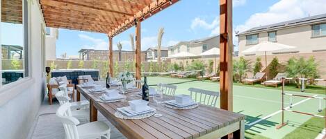 Outdoor dining