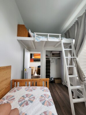 2 bedrooms, WiFi, bed sheets