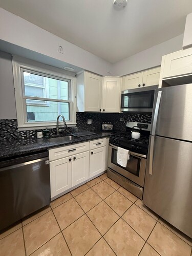Spacious 3BR Apartment Near Manhattan & MetLife Stadium – Sleeps 8