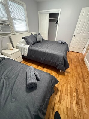 3 chambres, fer et planche à repasser, Wi-Fi, draps fournis