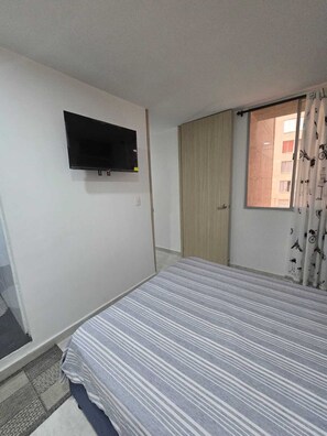 2 bedrooms, iron/ironing board, Internet, bed sheets