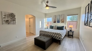 3 chambres, fer et planche à repasser, Wi-Fi gratuit, draps fournis