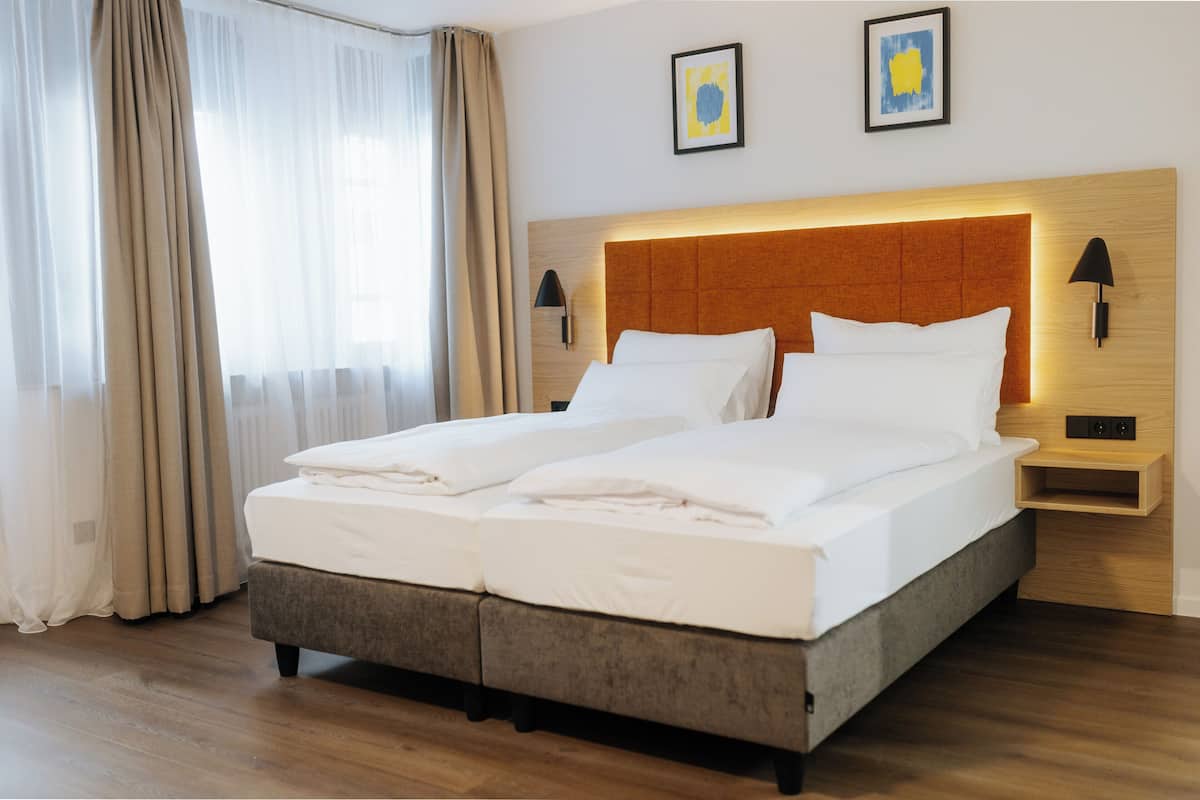 Standard Double Room | Desk, laptop workspace, free WiFi