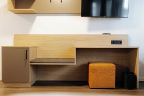 Chambre Standard double | Bureau, espace de travail pour ordinateurs portables