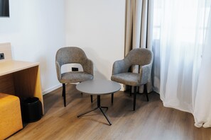 Chambre Standard double | Bureau, espace de travail pour ordinateurs portables