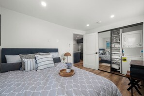 1 chambre, fer et planche à repasser, accès Internet, draps fournis