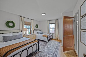 2 bedrooms, iron/ironing board, Internet, bed sheets