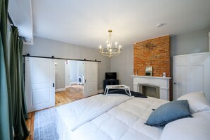 3 habitaciones, escritorio, tabla de planchar con plancha y wifi gratis