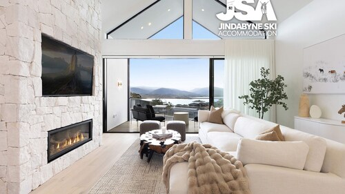 Willow Bay Chalet, modern four bedroom townhouse.